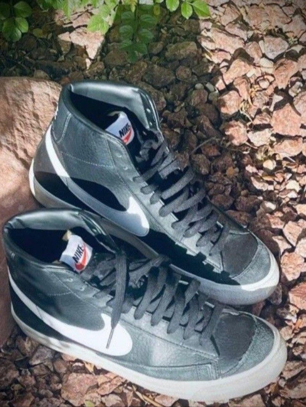 NIKE MAN'S BLAZER MID 77 VINTAGE, BLACK WHITE, SIZE: 9. GOOD CONDITION!